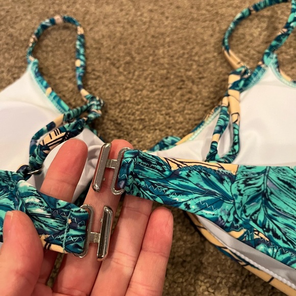 CUPSHE one piece - Picture 4 of 5